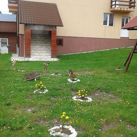 ホテル Casa Andreea-Maria ブルトプ エクステリア 写真